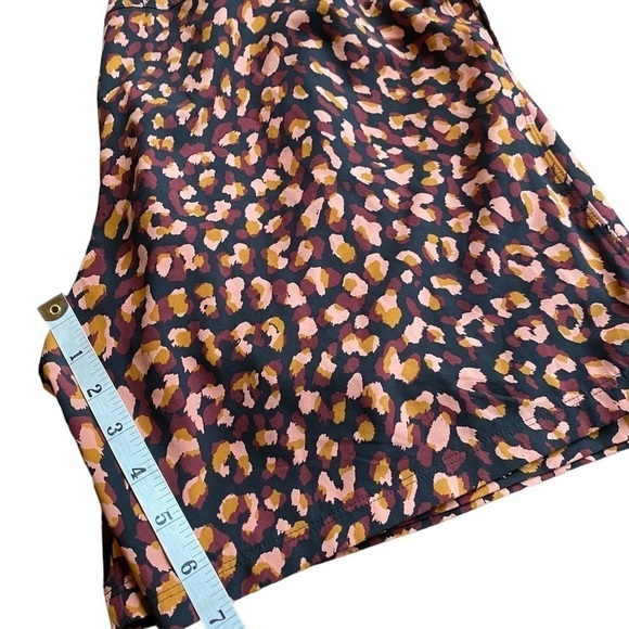 Fabletics Women’s Animal Print Casual Athletic Shorts size Large - Picture 8 of 9